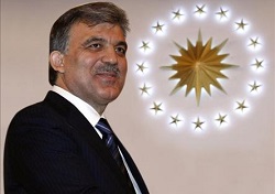 Milyonlarca emeklinin beklediği imzayı attı