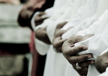 Rabbim! Beni namaza devam eden eyle