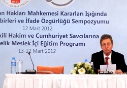 Gladyo'yu soruştururken hâkimler kurulu arkamdaydı