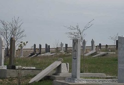Ruslardan  Müslüman mezarlığında yazlık