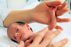 Parmak bebek 1 ayda bin 360 gram ağırlığına ulaştı