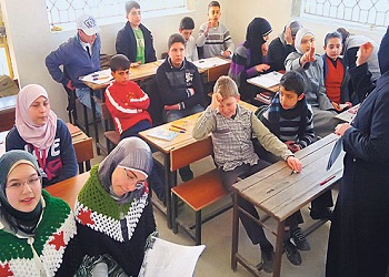 Suriyelilere gönüllü eğitim veriyorlar