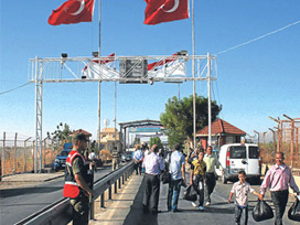 145 Suriyeli Türkiye'ye geldi