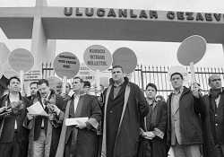 Darbe mağdurları haklarını arasın