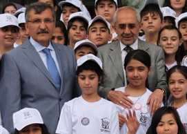 Tarihi dizilerden değil kitaplardan öğrenmeli
