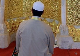 Fransa Türk imamını sınırdışı ediyor