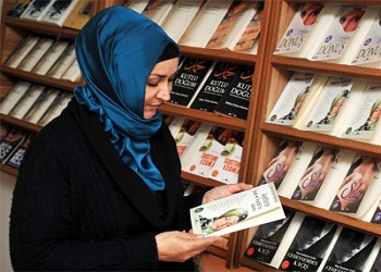 Kur'an'ı gizli okur, namazı gizli kılardık