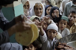 Yüzbinlerce Pakistanlı daha mülteci oldu