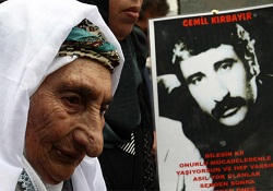 'Kenan Evren, senin ocağın söne'