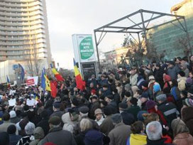 Suriye'de ölenleri son yolculuğuna binler uğurladı