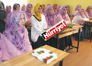 Medya,abdestsiz ve başörtüsüz fetva peşinde