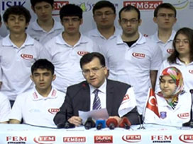 YGS birincilerine otomobil hediye etti
