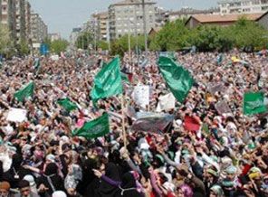 Peygamber sevgisi meydanlara sığmadı