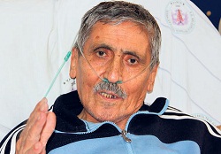 Ailesi, ünlü şair Karakoç için dua bekliyor