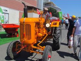 1935 model traktör uçak gibi!