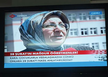 Başörtülü mağdur öğretmenler özür bekliyor