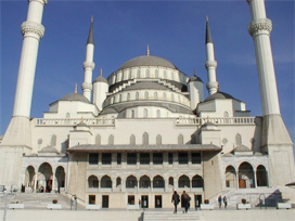 Konya'daki Şerafettin Camisi kışlaya çevrilmiş