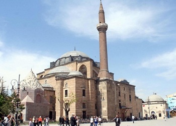 Camide içki serbest namaz yasaktı