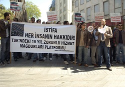 TSK'dan ayrılan askerler 'istifa hakkı' için yürüdü