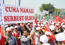 1 Mayıs'a damgasını vuran pankart!