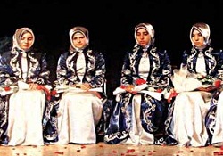 Hafız kızlar Kur’an-ı Kerim ile taçlandı