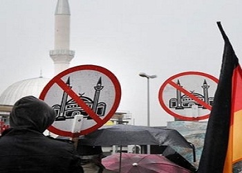 Müslümanlar ırkçı provokasyona gelmiyor