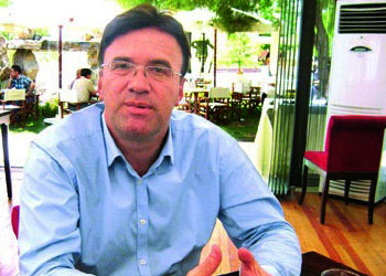 CHP, dini halka bıraksa dindarla barışabilir