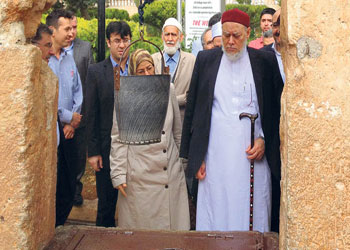 Alimlerden Said Nursi'nin mezarına ziyaret