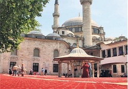 Eyüp Sultan, ziyaretçilerini halılarla karşılayacak