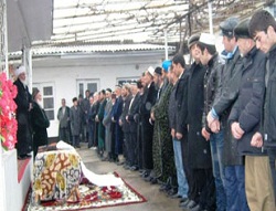 Tacikistan'da cenaze başında vaaz yasak!