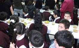 Azınlık okullarına da süt verildi