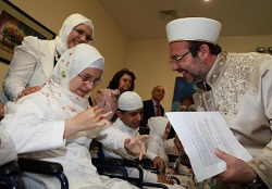 Engelli çocuklardan Görmez’e umre hediyesi