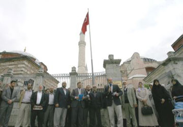Hükümet Ayasofya'yı ibadete açsın talebi