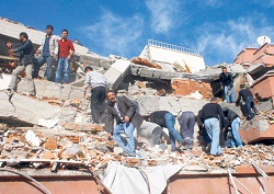 Güçlendirme bekleyen binaların yüzde 80'i ruhsatsız