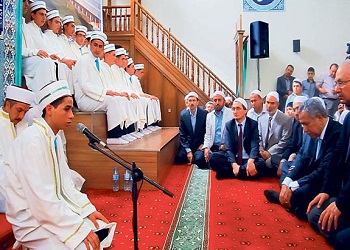 Hilaliye'de 49 hafız gözyaşlarıyla taç giydi