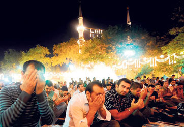 Bedüzzaman 3 aylarda müjdelerde bulunuyor