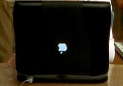 Apple logosu neden tersti, neden düzeldi?