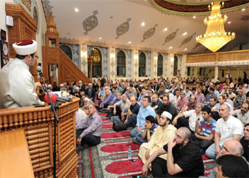 Bir mümin Londra'da İslam emaneti taşıyor
