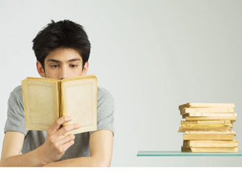 Kitap okuyan çocuk ödül kazanacak