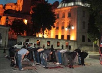 Başbakan'a namazlı Ayasofya çağrısı