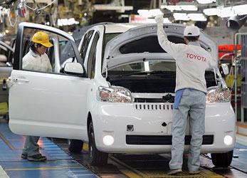 Toyota'da namaz yasağı soruları sürüyor