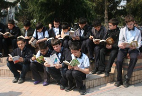 Hep birlikte kitap okudular