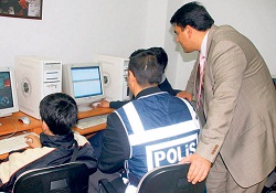 Polis, internet kafeleri güvenlik kamerası ile takip edecek