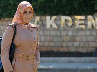 Rektörden başörtüsü yasakçısına ders!