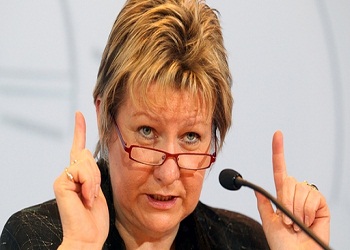 Alman bakan: kız-erkek ayrı sınıfta okusun