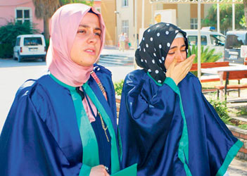 Birinci oldu, başörtülü diye ödülü verilmedi