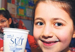 'Okul Sütü'nden 80 milyon liralık katkı
