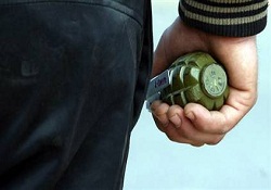 Çöpten el bombası ve asker üniforması çıktı