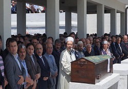 Karakoç, son yolculuğuna tekbirlerle uğurlandı