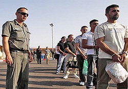 İsrail 11 Filistinli'yi gözaltına aldı